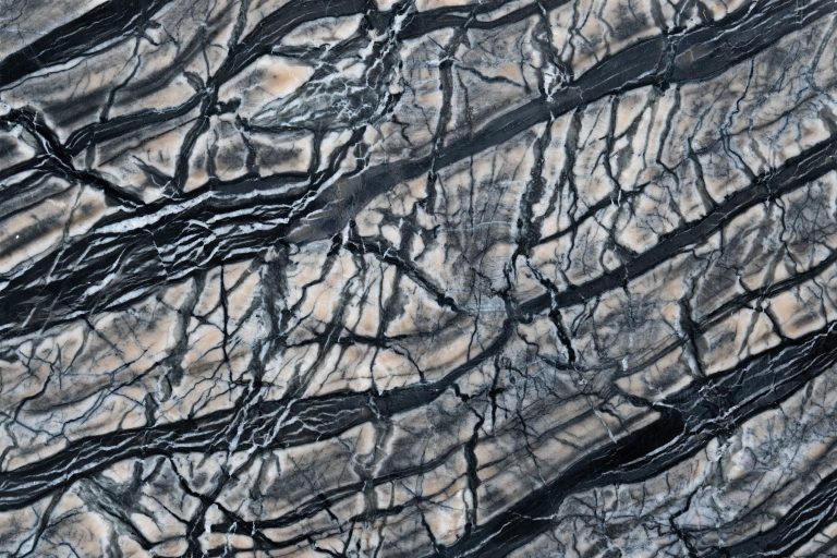 Silver Wave | Granit
Herkunft: Indien
Verwendung: Innen & Aussen